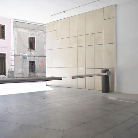 Apartment Luxe Central With Private Parking**** *