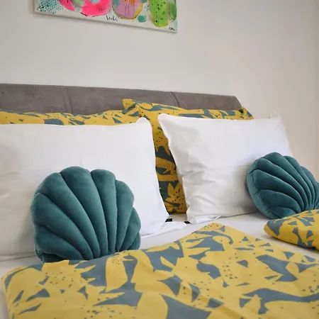 Luxe Central With Private Parking**** Apartment Pula