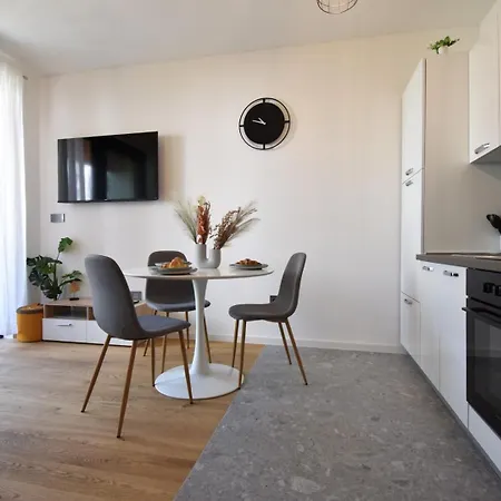 Apartment Luxe Central With Private Parking****
