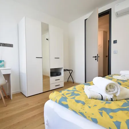 Luxe Central With Private Parking**** * Pula