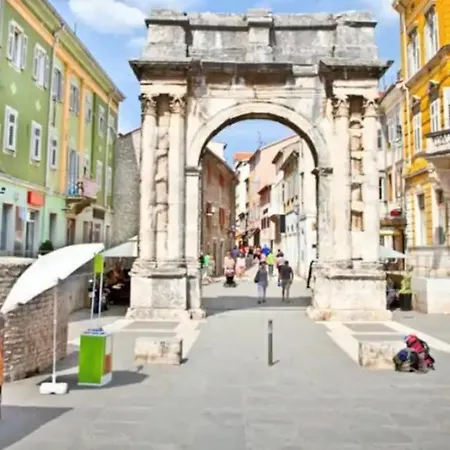 Appartamento Luxe Central With Private Parking****