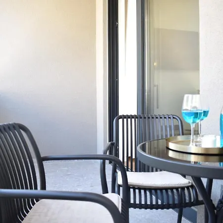 Appartamento Luxe Central With Private Parking****
