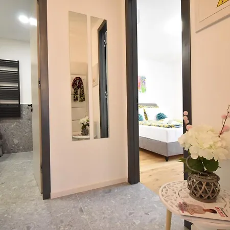 Luxe Central With Private Parking**** * Pola
