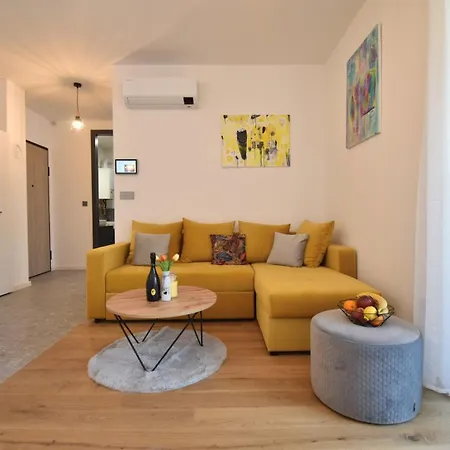 Appartamento Luxe Central With Private Parking****