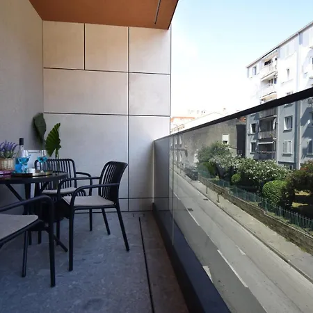 Luxe Central With Private Parking**** * Pola