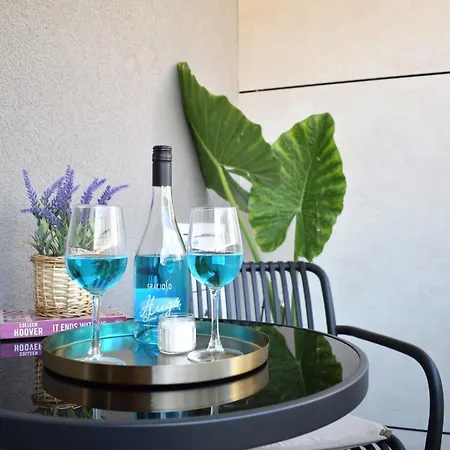 Appartamento Luxe Central With Private Parking****
